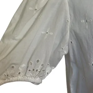 EXPRESS‎ Bright White Eyelet Puff Sleeve Floral Embroidered Blouse Top EUC Small thumbnail 4