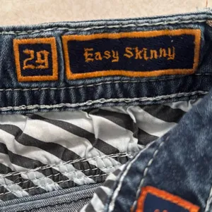 Rock Revival Jeans thumbnail 4