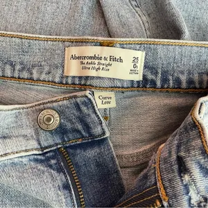 Abercrombie Curve Love Ultra High Rise Ankle Straight Jeans Patched 25 0 short thumbnail 10