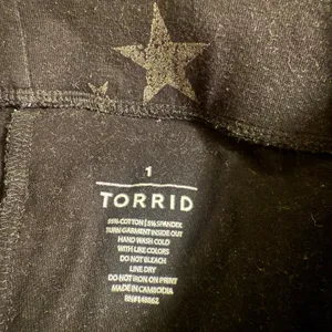 Torrid Black Silver Vintage Star Patterned Full-Length Leggings - size 1 thumbnail 4