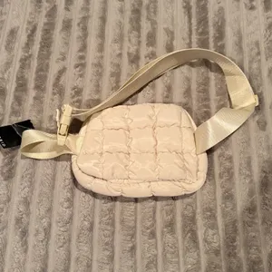 Torrid Quilted Belt Bag Off White Puffer Waist Pack Crossbody 43690450 NEW‎ thumbnail 7