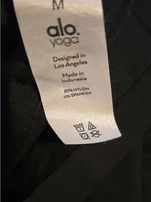 ALO Yoga Black Long Sleeve Hoodie Pullover thumbnail 10