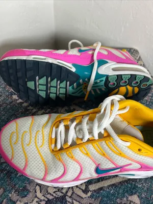 Nike Women's White Mesh Athletic Sneakers with Yellow & Pink Accents thumbnail 7
