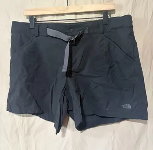 North face shorts thumbnail 1