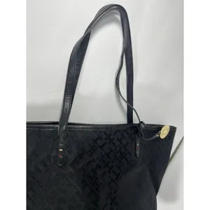 Tommy Hilfiger Black Logo Tote Bag Gold Hardware Bag Charm Zipper Accents thumbnail 6