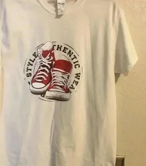 Gildan T shirt M with graphic print thumbnail 2