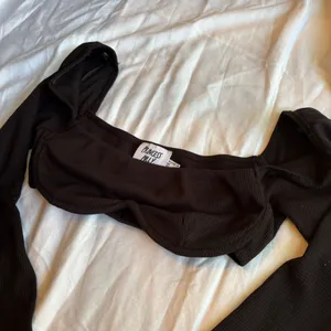 Princess Polly Black Long Sleeve Crop Top thumbnail 3