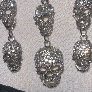 Rhinestones skull necklace thumbnail 4
