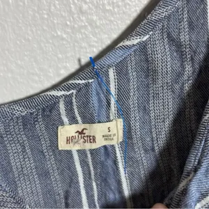 Hollister Women Blue Striped One-Shoulder‎ Blouse Ruffle size S thumbnail 4