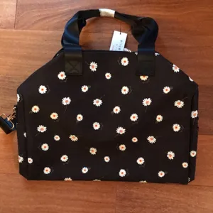 Alice +Olivia travel bag black & floral duffle new thumbnail 7