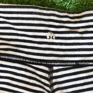 Lululemon Wunder Under Rare White Black Striped Athletic Pant Leggings thumbnail 2