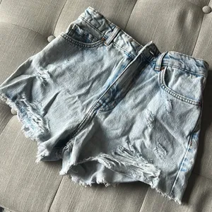Zara‎ Light Wash Denim Shorts thumbnail 1
