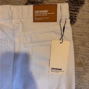 Dr. Denim white shorts thumbnail 4