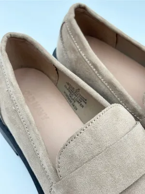 Old Navy Women's Suede Penny Loafers in Taupe‎ Size 6 thumbnail 4