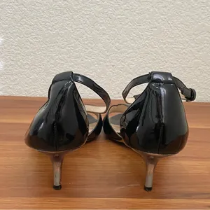 COACH Hellena Black Soft Patent Leather T-strap Kitten Heels Sandals Size 7.5B thumbnail 4