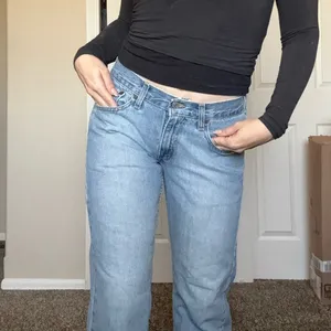 Vintage 522 Levi's‎ Low Rise Loose Fit Jeans Sz 4 Light Wash Dad Jeans thumbnail 4