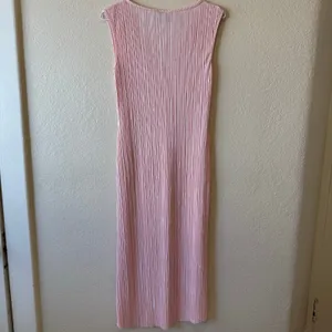 ASOS Design Pink Pleated Sleeveless V Neck Maxi Dress thumbnail 2
