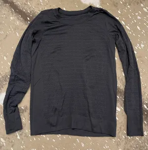 Lululemon Top thumbnail 1