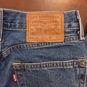 Levi’s 551 women’s medium wash jeans 27 thumbnail 6