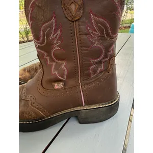 Justin Boots Gypsy Women’s Western Cowgirl Boots Brown Pink Stitching L9903 Size 7B thumbnail 9