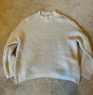 Grey Sweater Size L thumbnail 1