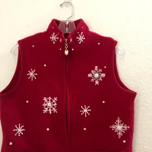 NWT Red white snowflake bedazzled pearl rhinestone Christmas seasonal festive sweater vest cardigan-100% Boiled Wool Size M thumbnail 2