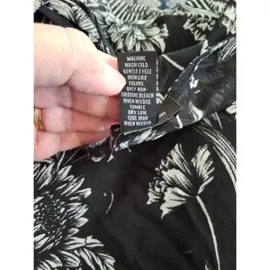 INC International Concepts Womens M Black White Floral Sheer Sleeveless Top thumbnail 9