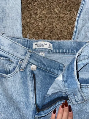 Abercrombie & Fitch thumbnail 2