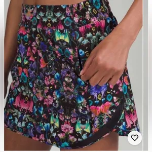 Lululemon Hotty Hot High-Rise Skirt Flowerscope Black Multi Size 4 thumbnail 3
