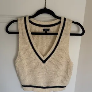 Debut Cream and Black Knit Crop Top thumbnail 2