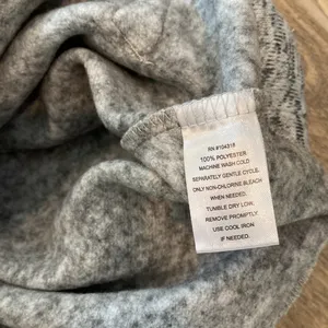 Derek Heart Sweatshirt- NEVER BEEN WORN thumbnail 6