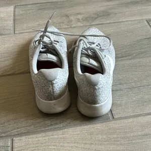 Nike gray sneakers thumbnail 4