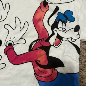 Vintage Disney Mickey Minnie Goofy All Over Print Crop T-Shirt 90s Cartoon Tee thumbnail 4