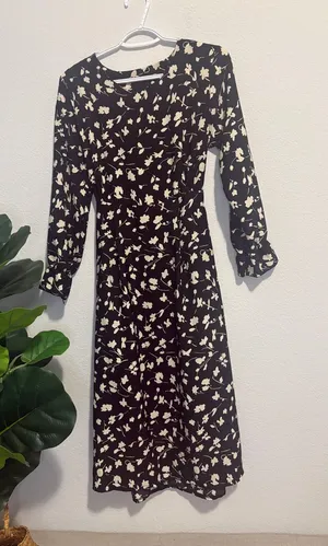 Black Floral Long-Sleeve Midi Dress - Classic Cream floral Print tie back waist thumbnail 1