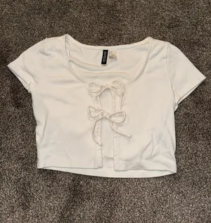 H&M White Tie Crop Top thumbnail 1