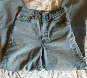 Levi’s Ankle Ribcage Straight Jeans thumbnail 1