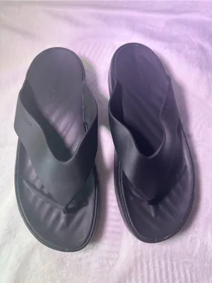 CROCS Black Platform Thong Sandals for Women thumbnail 5
