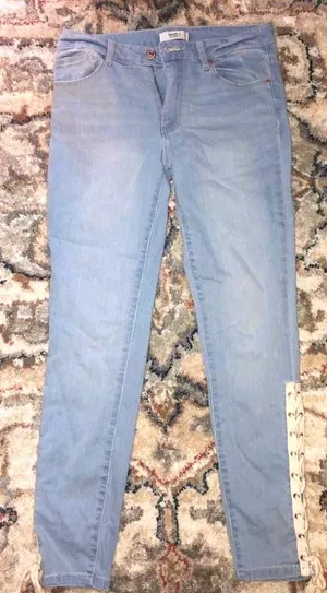 Forever 21 Cropped Jeans thumbnail 4