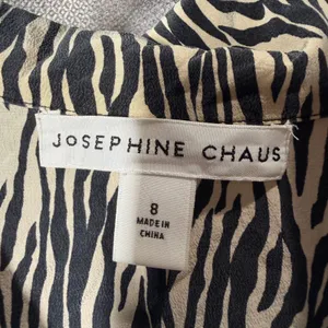 Josephine Chaus Silk Shirt Womens 8 Tan Black Zebra Print Short Sleeve Excellent thumbnail 3