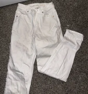 American Eagle White Mom Jean thumbnail 1
