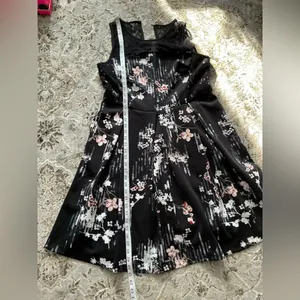 White House | Black Market dress 🌺PRETTY🌷 thumbnail 7