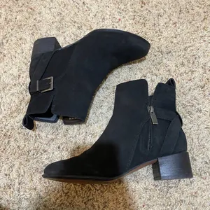 Vionic Size 7 Sienna Suede Bootie Boots Black Buckle Waterproof thumbnail 13