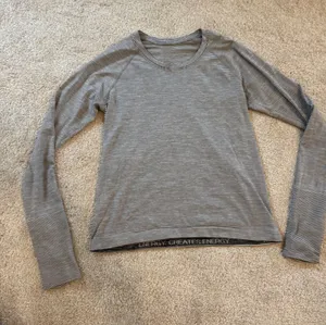 lululemon size 10 - Striped Long-Sleeve Crewneck Top - Grey/Black thumbnail 1