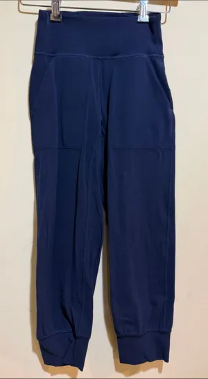 Women’s Lululemon Align Jogger Crop Pants thumbnail 1