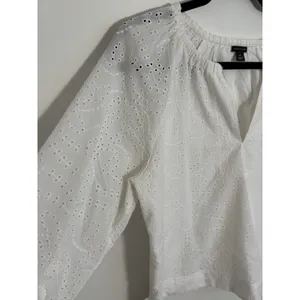 Ann Taylor Petite Eyelet Vneck long sleeve blouse size MP thumbnail 3