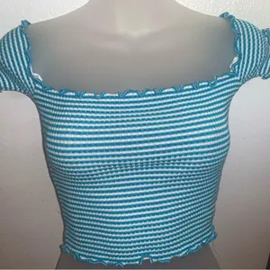 Debut off the shoulder crop top thumbnail 5