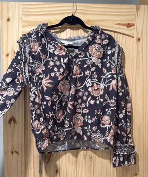 Navy floral gray top Blue Size M thumbnail 1