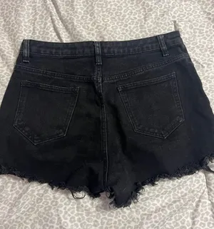 Pretty Little Thing Black Jean Shorts thumbnail 2
