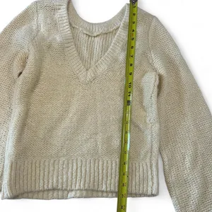 Abercrombie & Fitch Cream Knit V-Neck Sweater Size Small thumbnail 3
