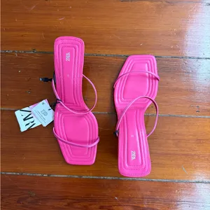 Zara Barbie Pink Heeled Thin Strappy Sandals Bloggers Fave Barbiecore Sz 7.5 💛🍄 thumbnail 3